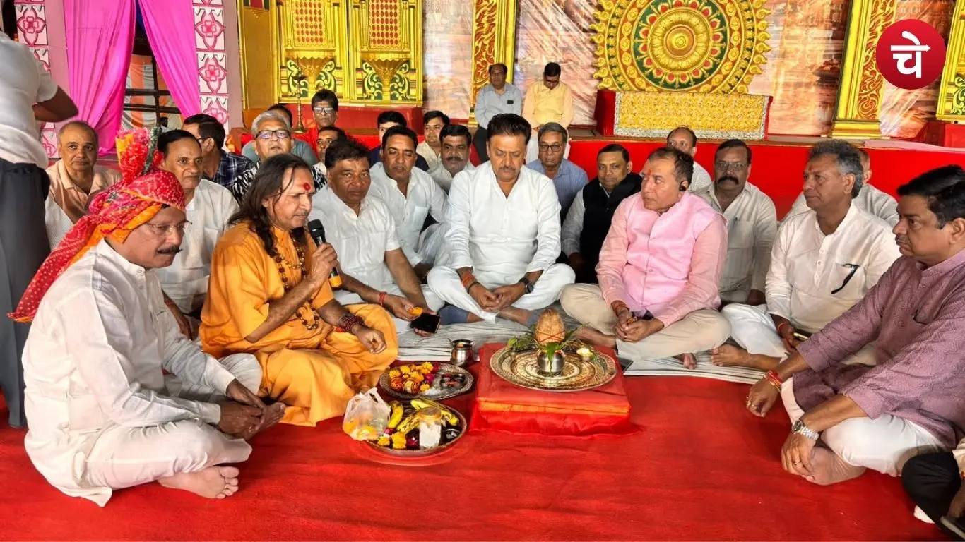 Surendra Nagar and Manoj Gupta inaugurating the Ramlila in Noida Sector 46